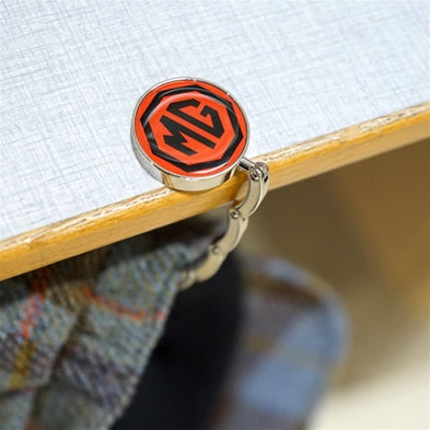 Taske holder m. rødt MG logo (1) (3)